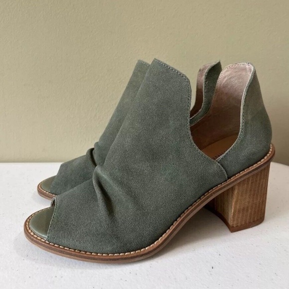 Chinese Laundry Booties - Picture 1 of 6